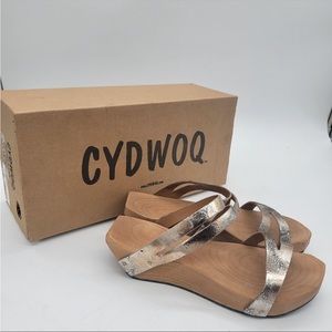 Cydwoq metallic leather wooden wedge low platform sandals 39